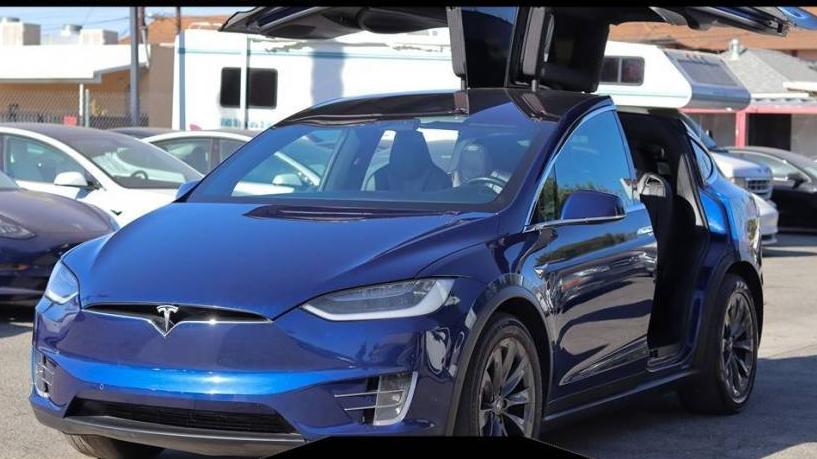 TESLA MODEL X 2018 5YJXCAE23JF102532 image